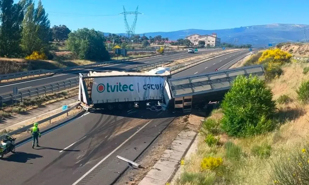 Accidente de camiones en la A-66 en La Cabeza de Béjar
