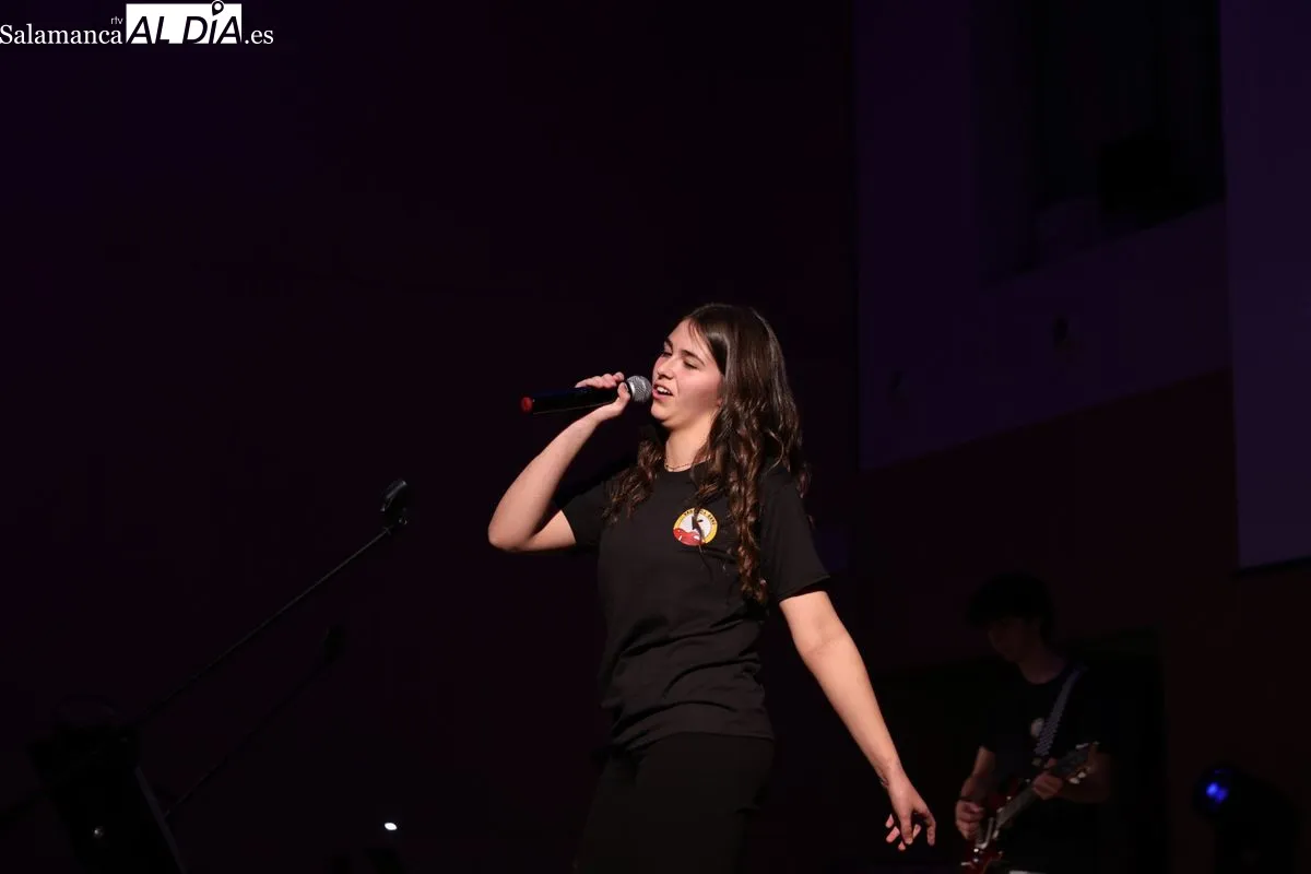La banda de rock del IES Vaguada de la Palma se luce en su concierto de fin de curso en Fonseca. Foto de David Sañudo