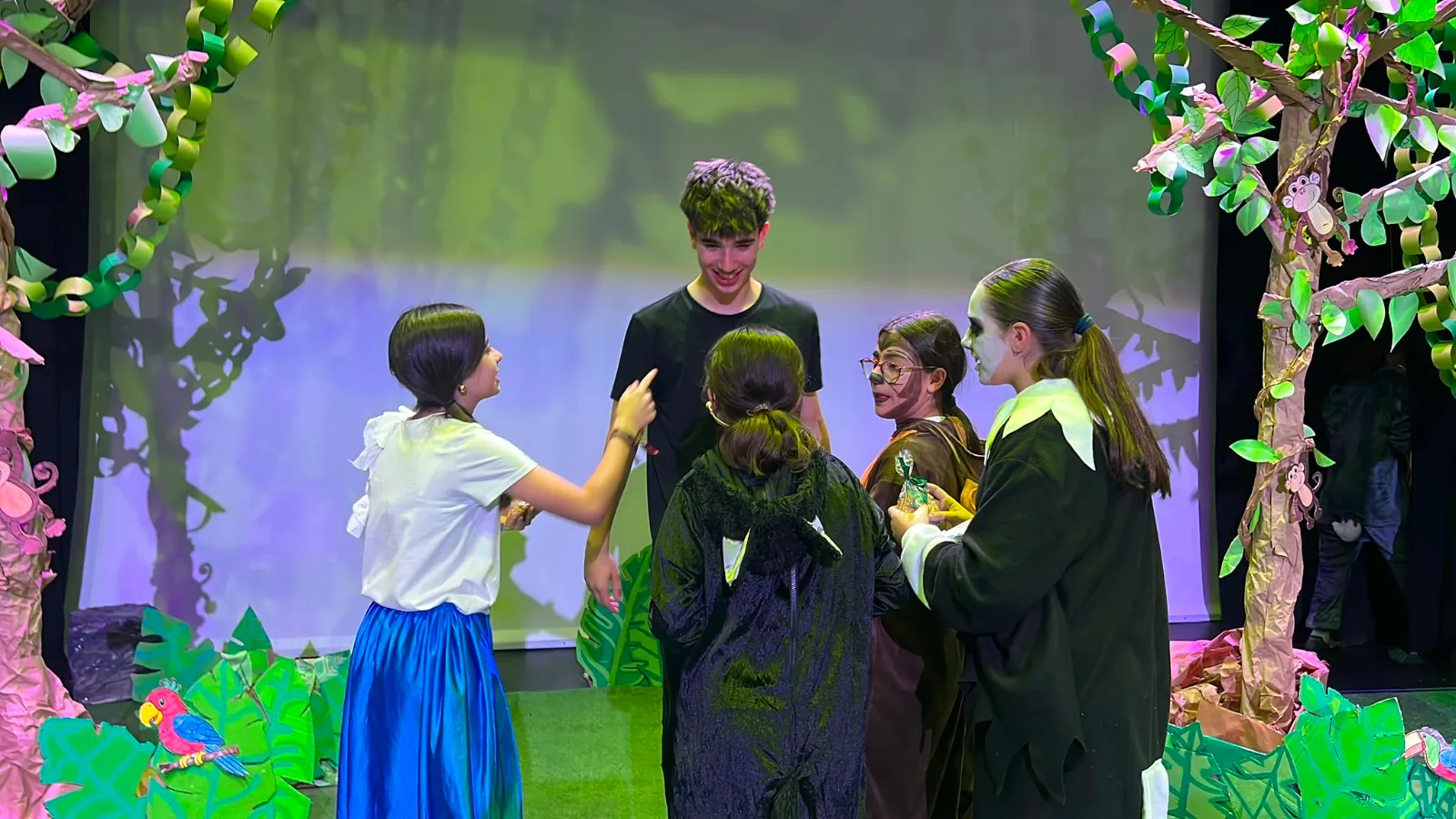 Foto 5 - Emoci&oacute;n y aplausos en el Calder&oacute;n con &lsquo;El Libro de la Selva&rsquo; del Colegio La Encarnaci&oacute;n