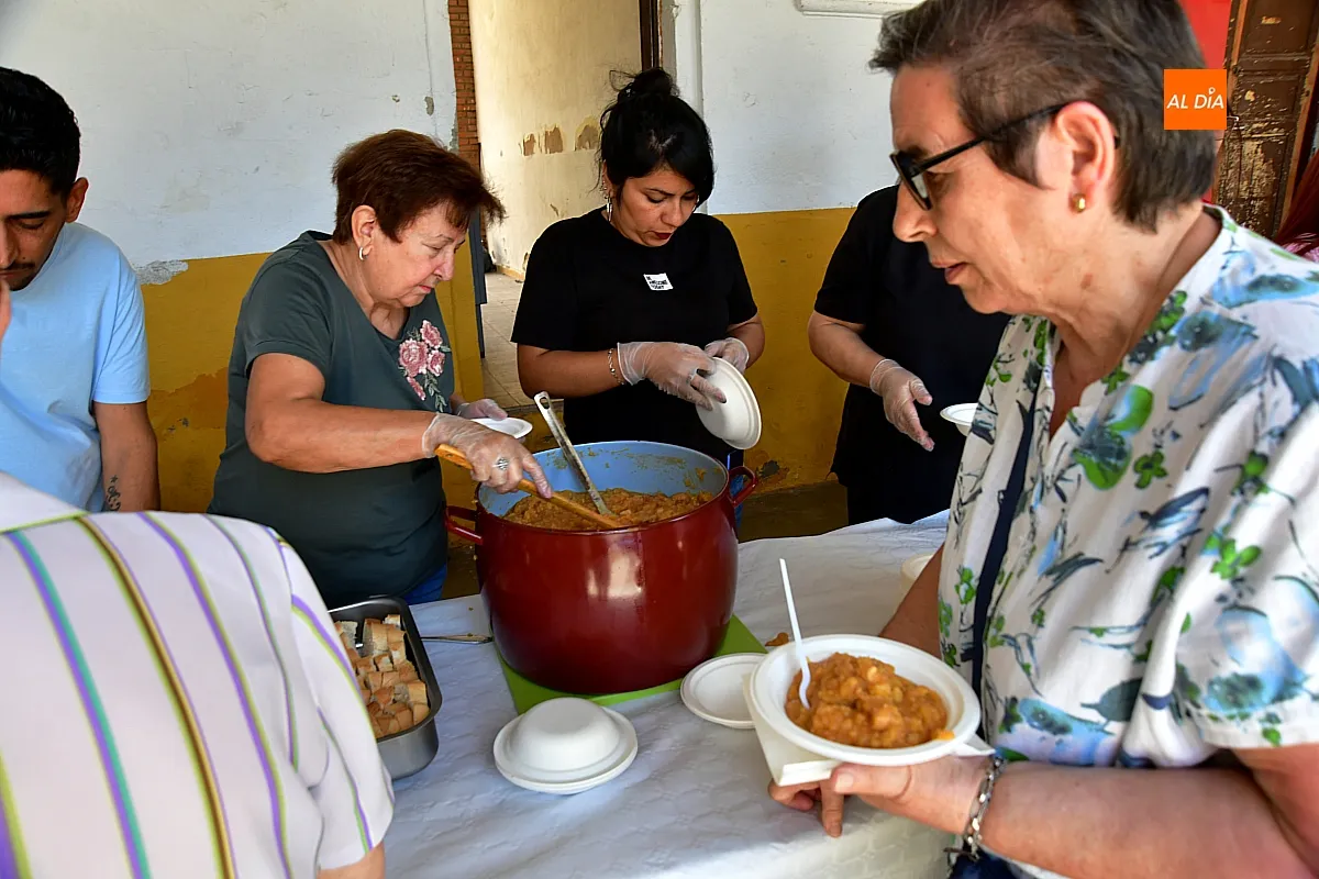 Comida solidaria por las actividades que se realizan por el Día de la Caridad 