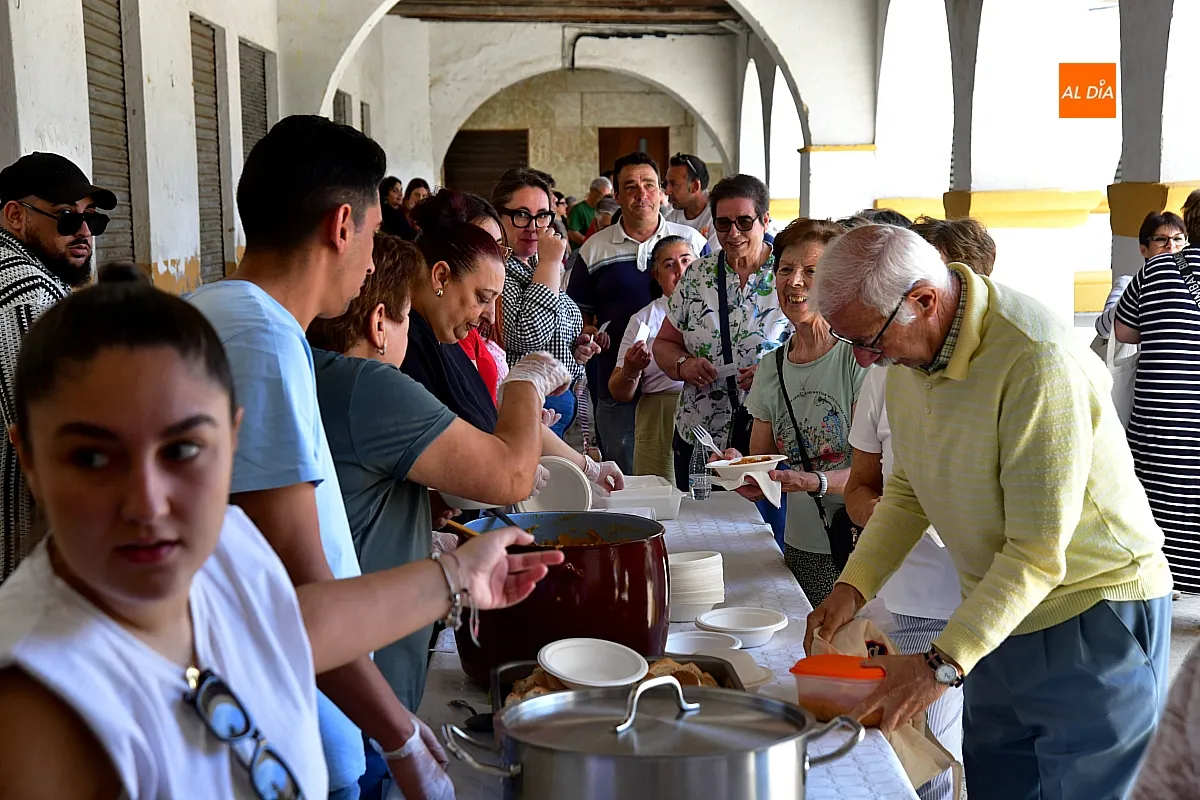 Comida solidaria por las actividades que se realizan por el Día de la Caridad 
