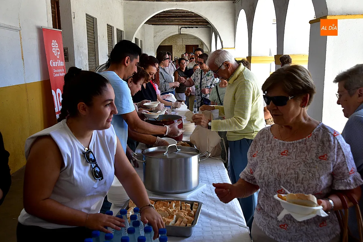 Comida solidaria por las actividades que se realizan por el Día de la Caridad 