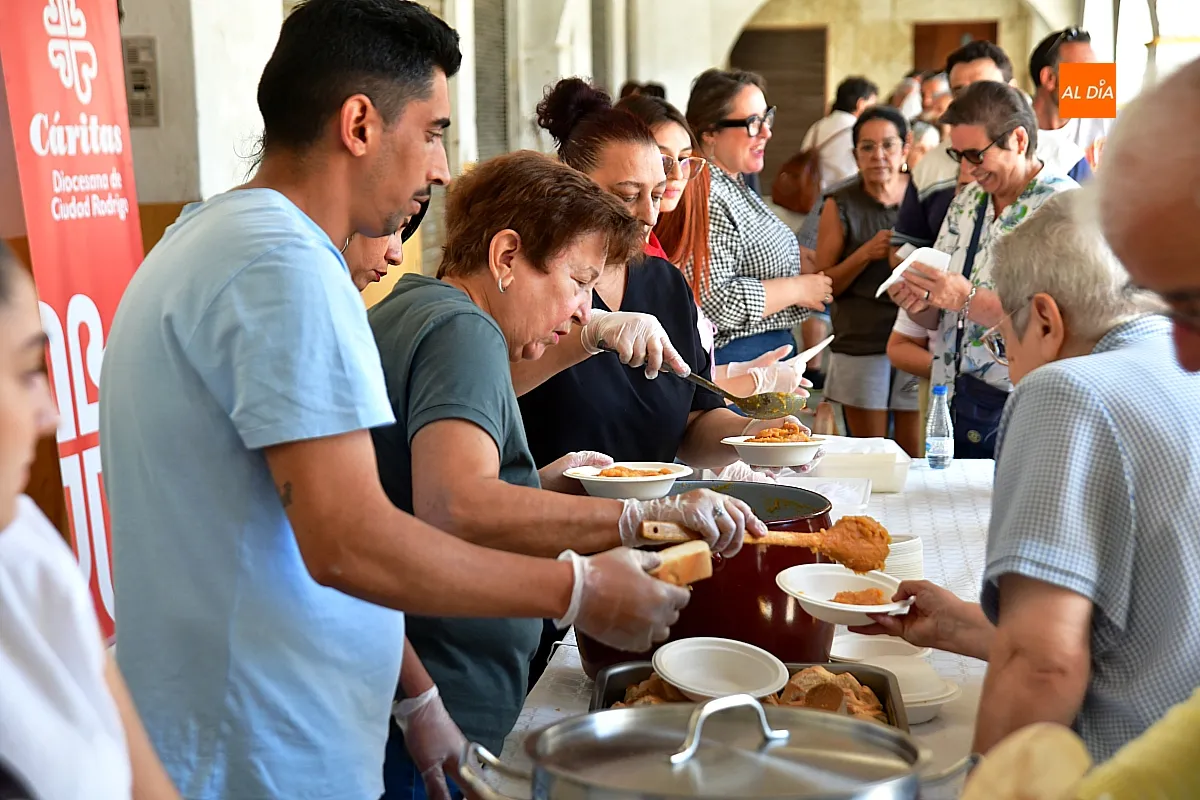 Comida solidaria por las actividades que se realizan por el Día de la Caridad 