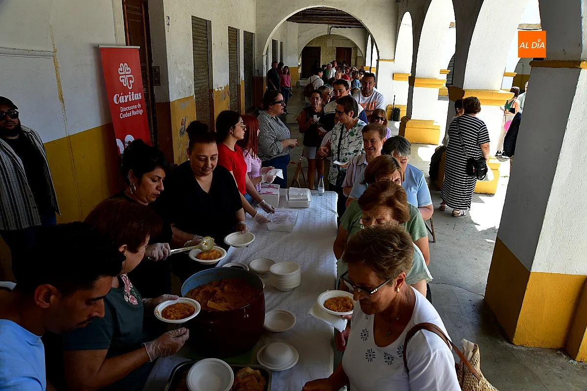 Comida solidaria por las actividades que se realizan por el Día de la Caridad 