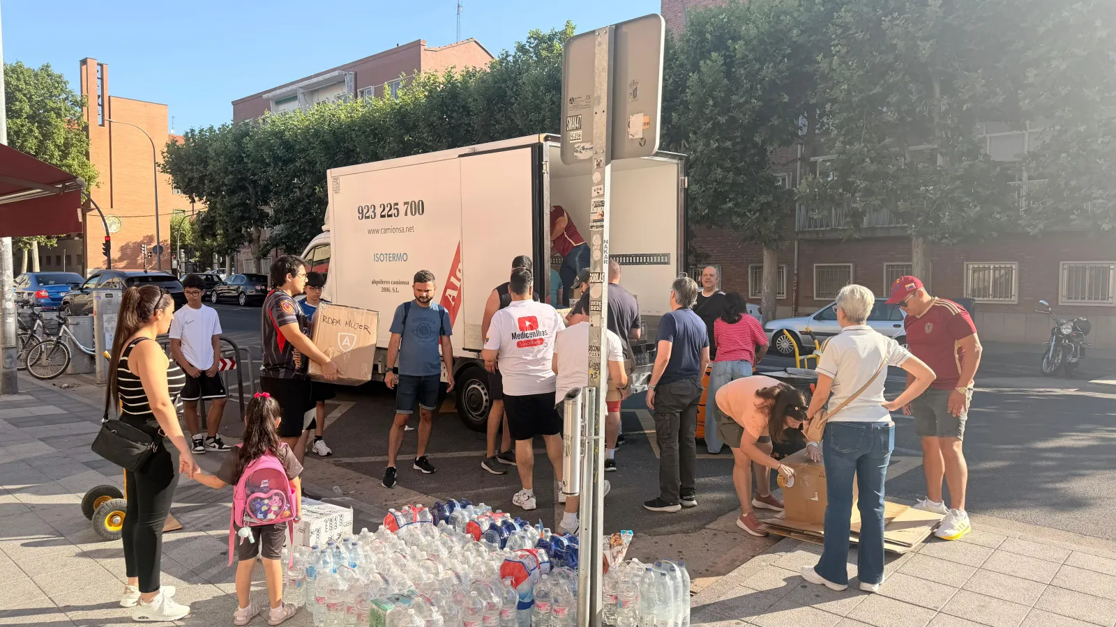Foto 2 - Salamanca desborda la log&iacute;stica de la Casa de Venezuela en solo 24 horas