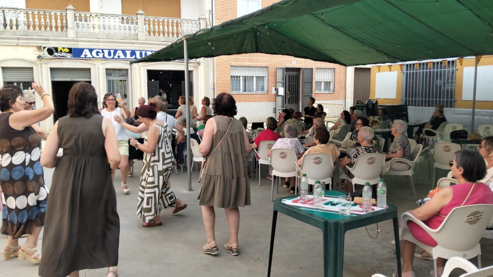 Foto 9 - La Asociaci&oacute;n de Mujeres Siglo XXI de Macotera festeja sus 30 a&ntilde;os rodeada de cari&ntilde;o, emociones y reconocimiento