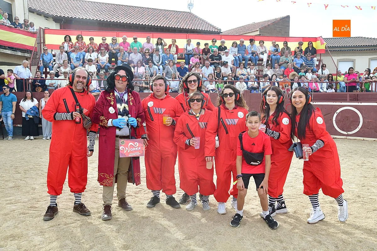Desfile peñas disfraces La Fuente de San Esteban