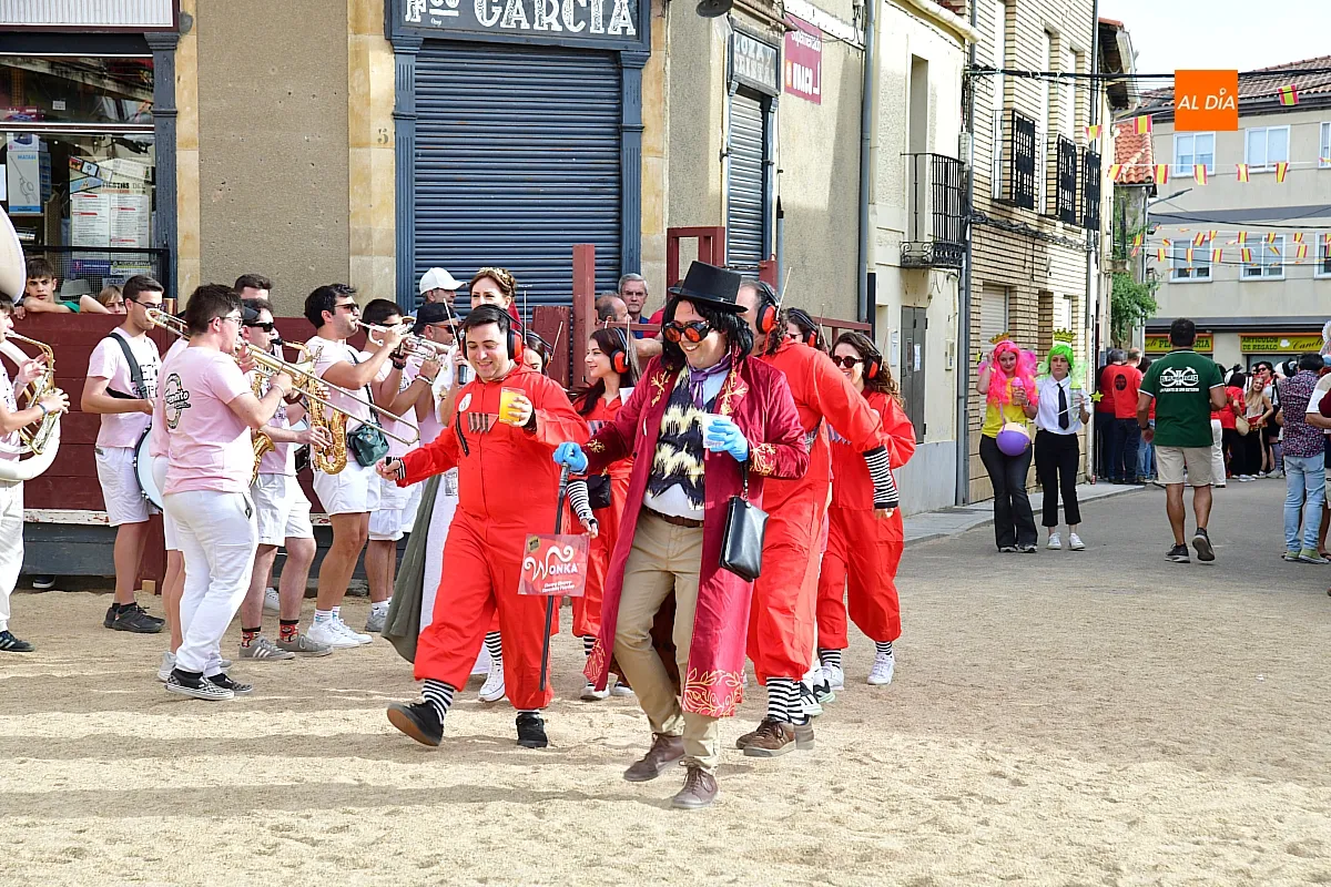 Desfile peñas disfraces La Fuente de San Esteban