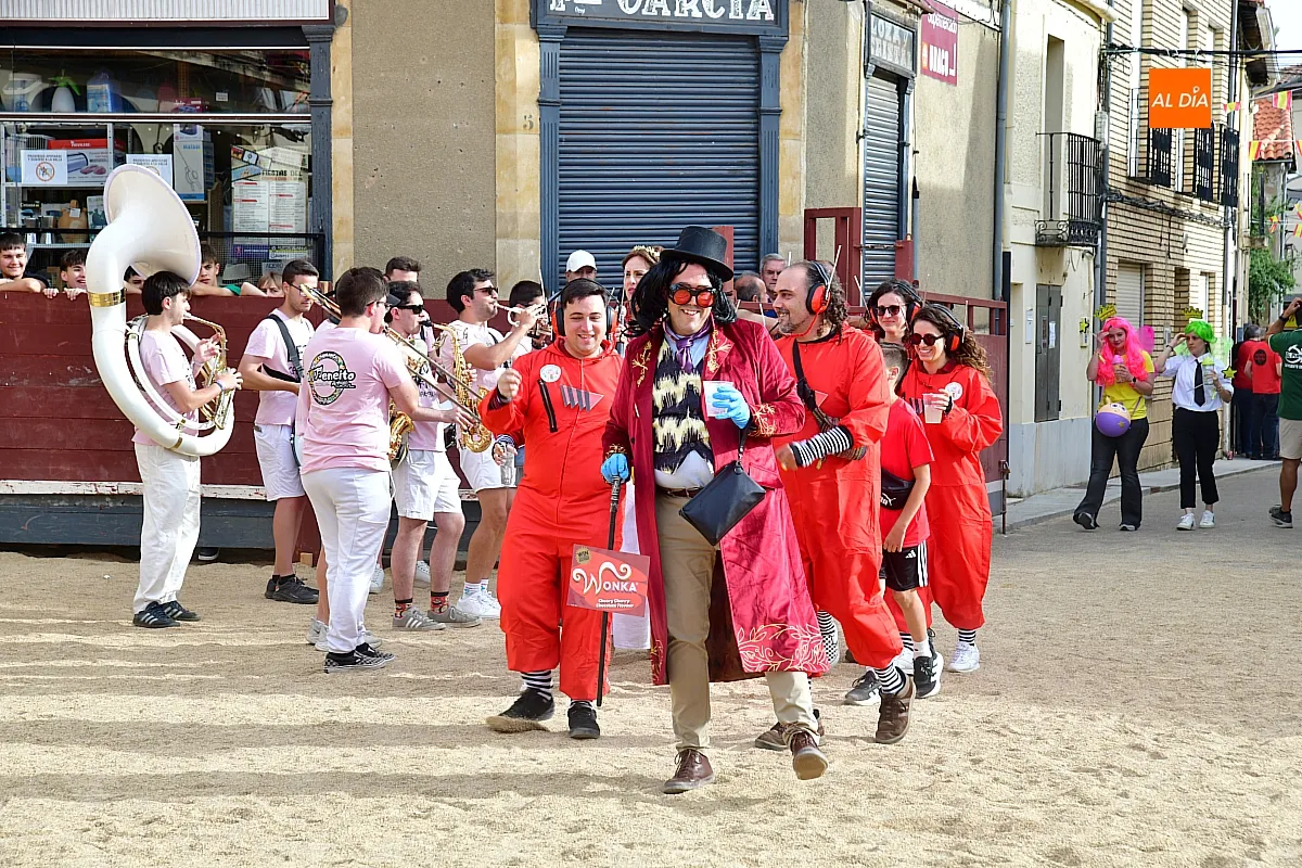 Desfile peñas disfraces La Fuente de San Esteban