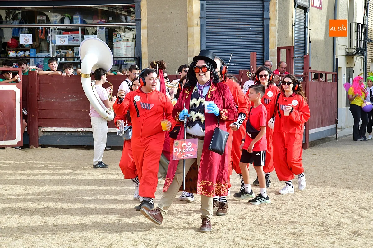 Desfile peñas disfraces La Fuente de San Esteban