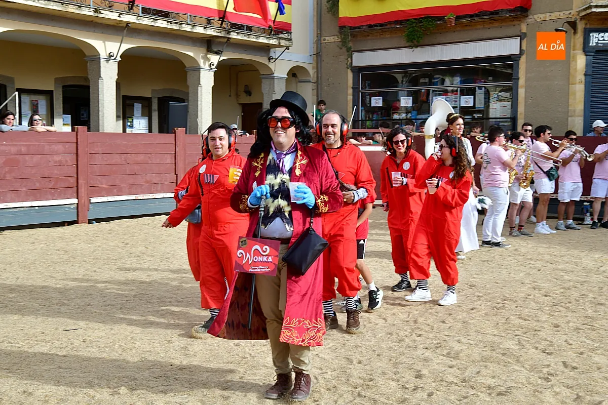 Desfile peñas disfraces La Fuente de San Esteban