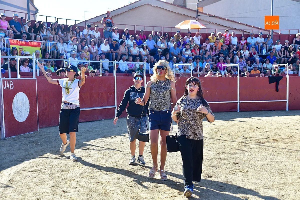 Disfraces y capea animan la tarde del lunes en Sancti Spíritus