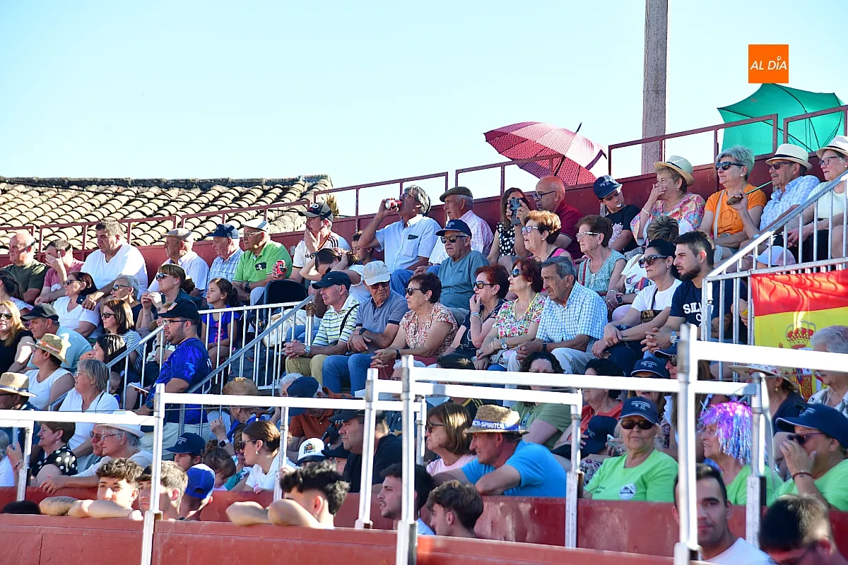 Disfraces y capea animan la tarde del lunes en Sancti Spíritus