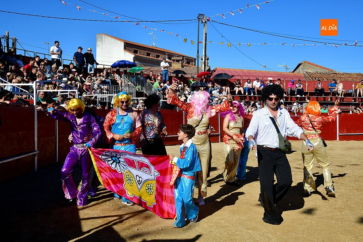 Disfraces y capea animan la tarde del lunes en Sancti Spíritus