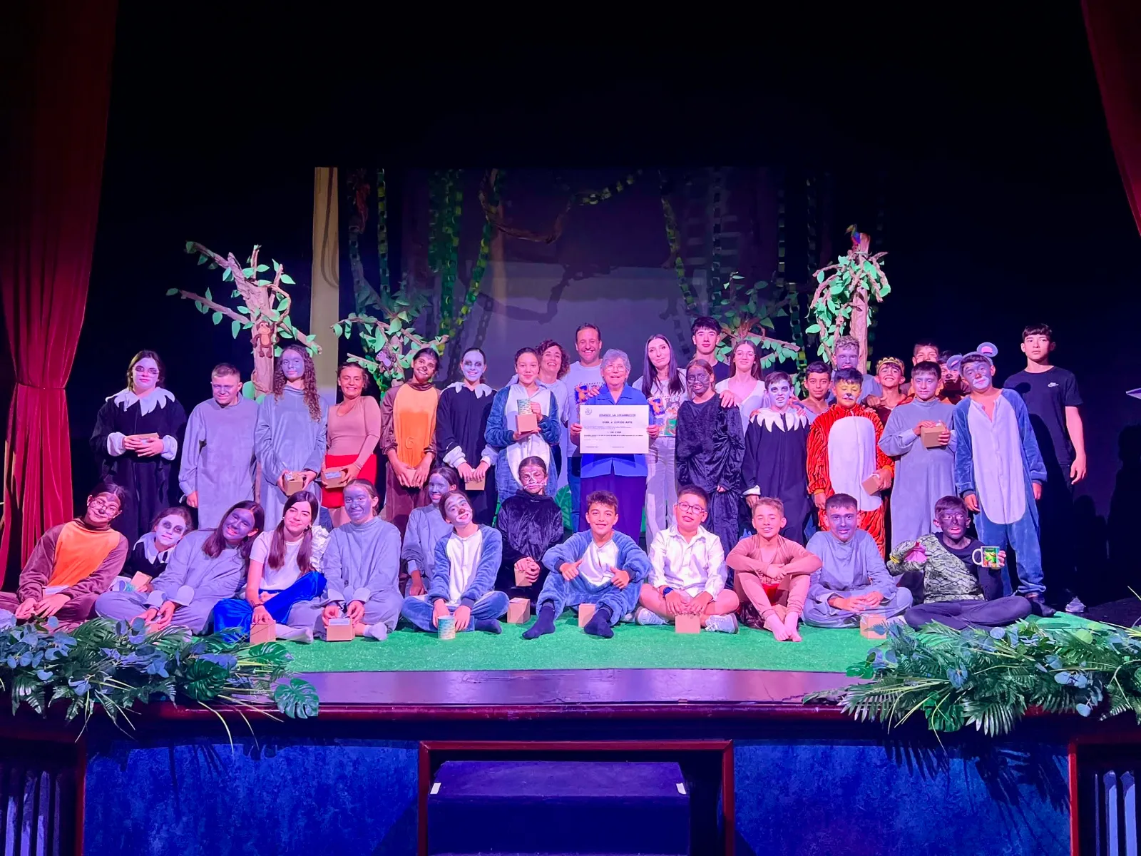 Foto 2 - Emoci&oacute;n y aplausos en el Calder&oacute;n con &lsquo;El Libro de la Selva&rsquo; del Colegio La Encarnaci&oacute;n