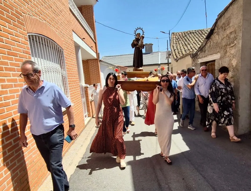 Foto 9 - Malpartida y Nava de Sotrobal honran a San Antonio con multitudinarias celebraciones