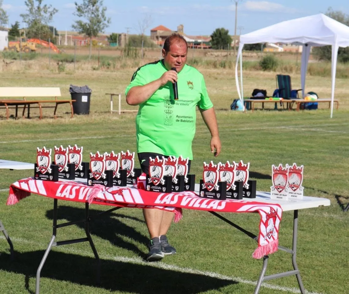 Foto 2 - Cerca de 700 personas disfrutan del deporte y el buen ambiente en el II Torneo Las Villas disputado en Babilafuente