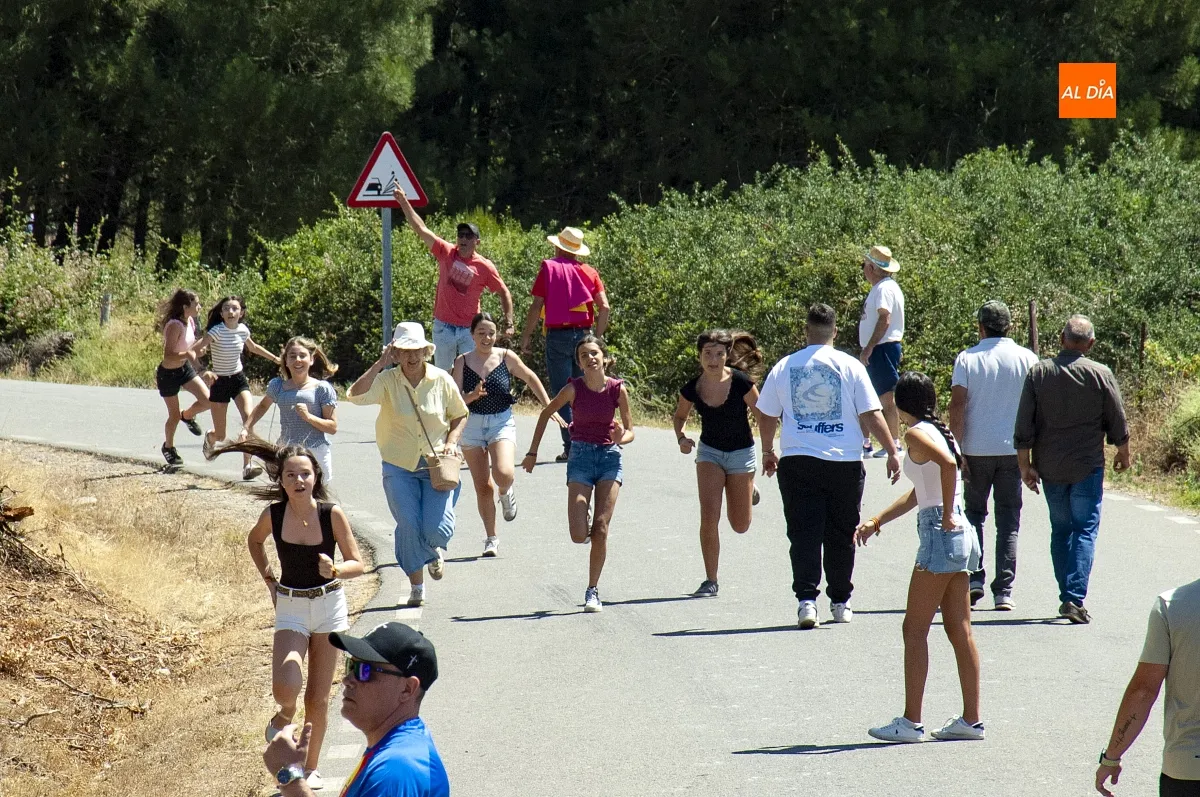 Encierro a Caballo en Robleda por San Juan