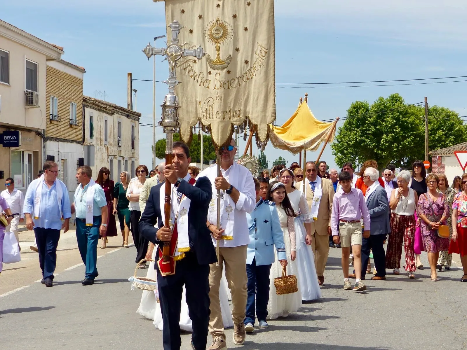 Foto 10 - Fe y devoci&oacute;n recorren las calles de Villoria en la festividad del Corpus