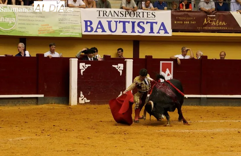 Foto 11 - Jorge Oliva sale a hombros y Raquel Mart&iacute;n corta una oreja en Alba de Tormes