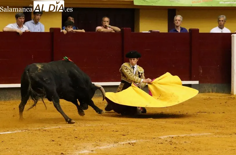 Foto 7 - Jorge Oliva sale a hombros y Raquel Mart&iacute;n corta una oreja en Alba de Tormes