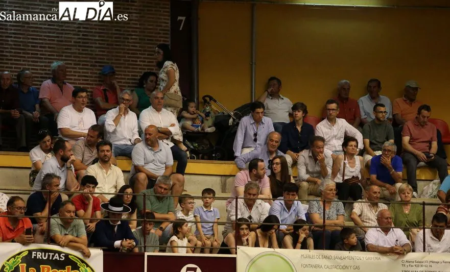 Foto 9 - Jorge Oliva sale a hombros y Raquel Mart&iacute;n corta una oreja en Alba de Tormes