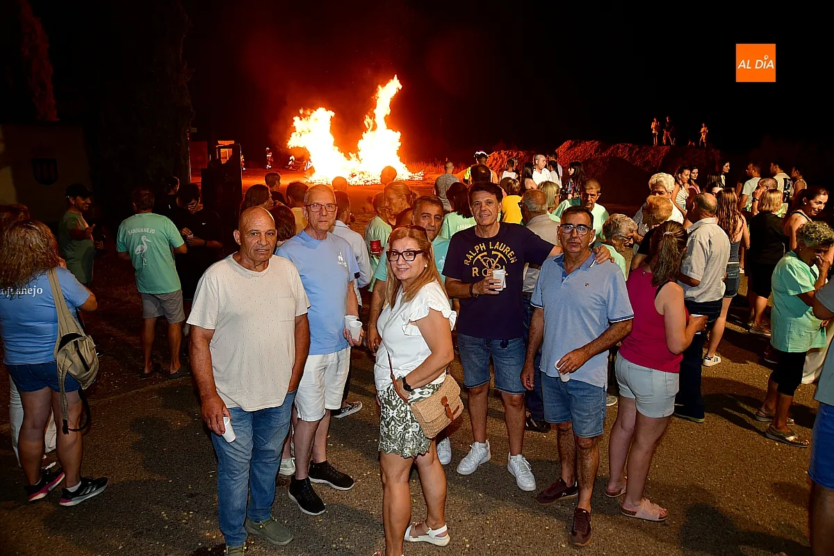 Hoguera de San Juan en Sanjuanejo