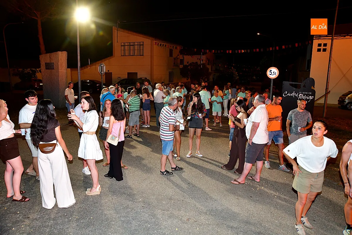 Hoguera de San Juan en Sanjuanejo