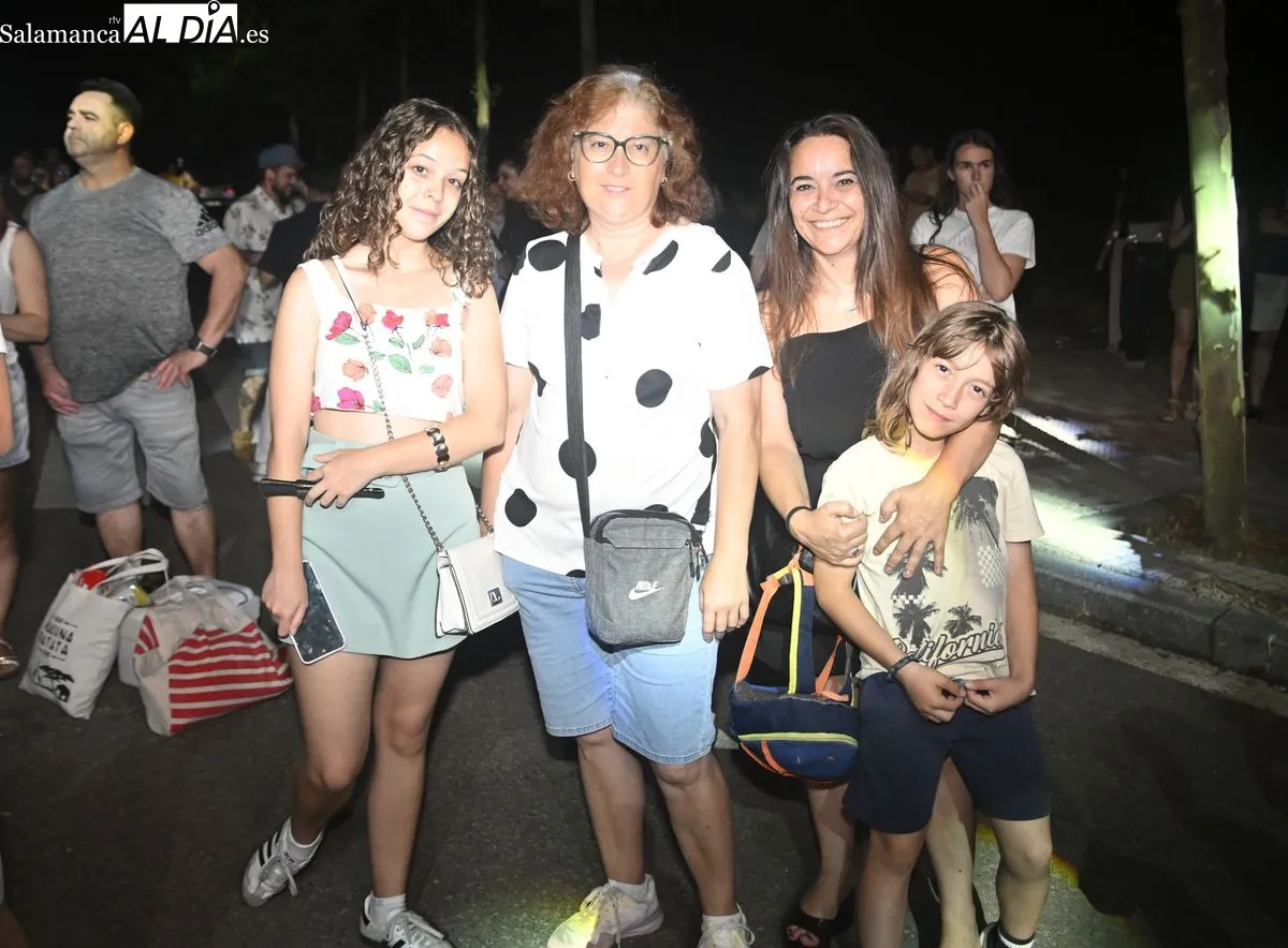  Ambientazo en El Zurguén con la tradicional hoguera de San Juan en la noche más corta del año