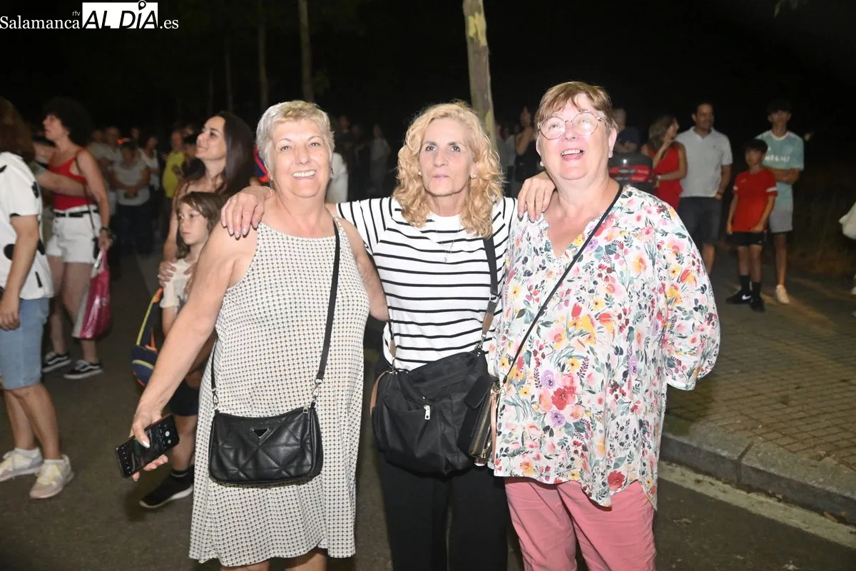  Ambientazo en El Zurguén con la tradicional hoguera de San Juan en la noche más corta del año