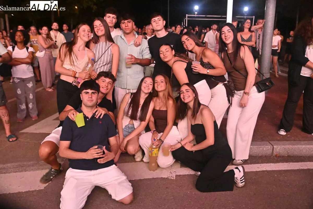  Ambientazo en El Zurguén con la tradicional hoguera de San Juan en la noche más corta del año