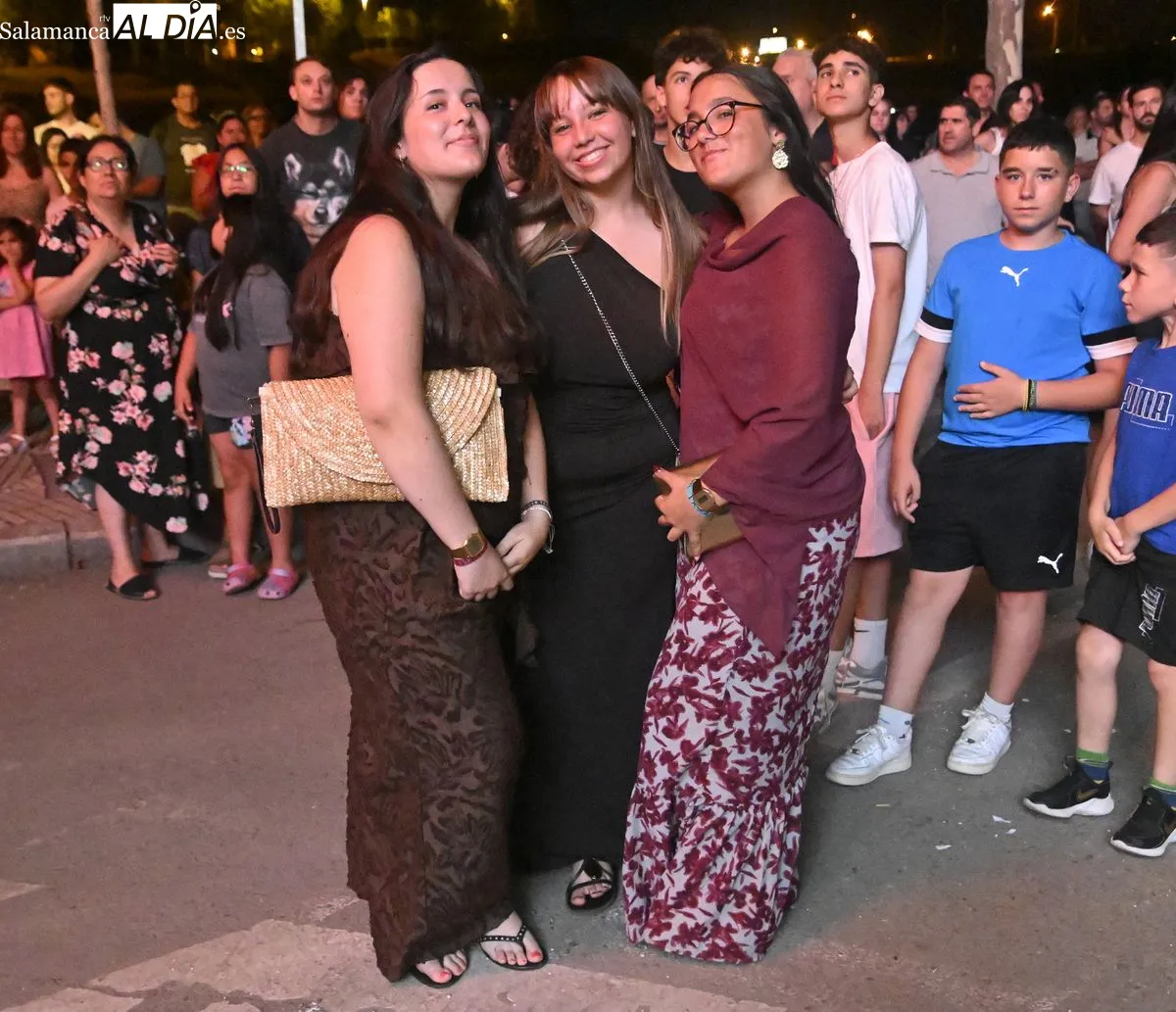  Ambientazo en El Zurguén con la tradicional hoguera de San Juan en la noche más corta del año