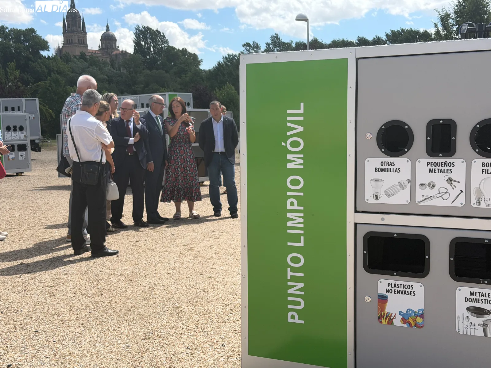 Salamanca capital y provincia estrenan puntos limpios móviles para seguir fomentando el reciclaje | FOTOS: V. Martins 
