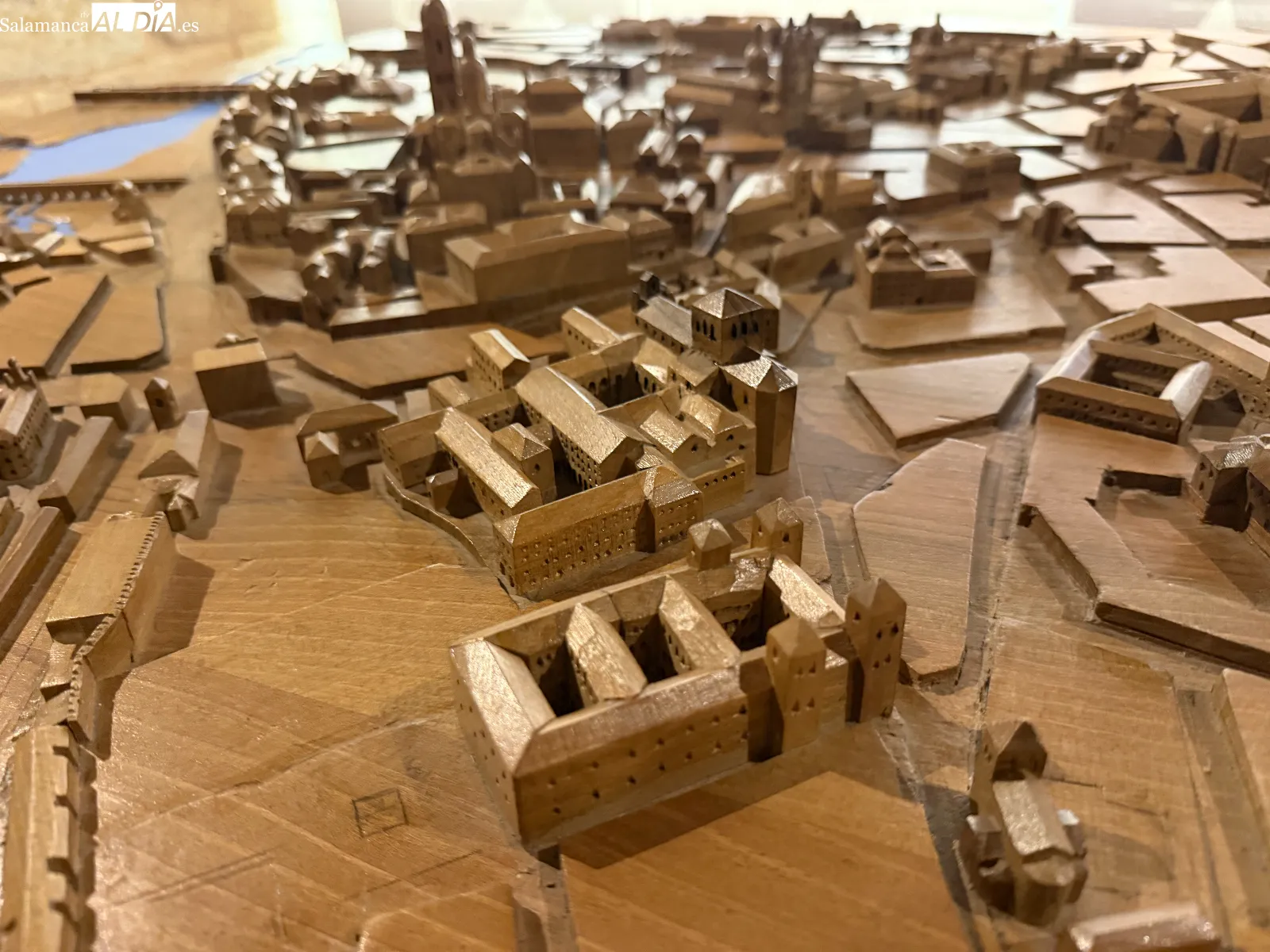Imágenes de la maqueta de Salamanca en la iglesia de San Millán | FOTOS: V. Martins 