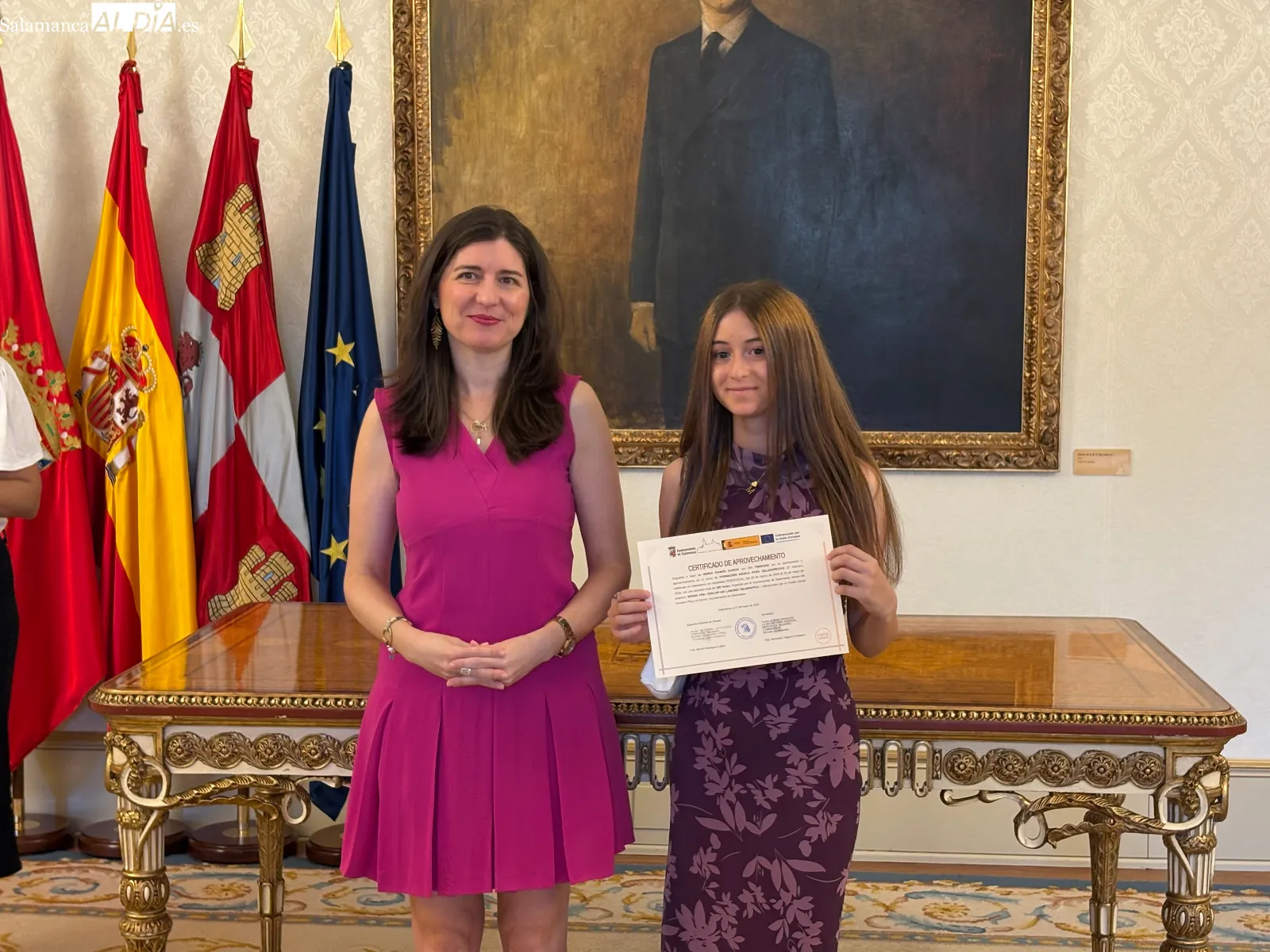 Entrega de los diplomas acreditativos a los 15 de los 25 alumnos que han completado alguna de las dos últimas acciones formativas del programa municipal Laboris Helmántica | FOTOS: Miguel González