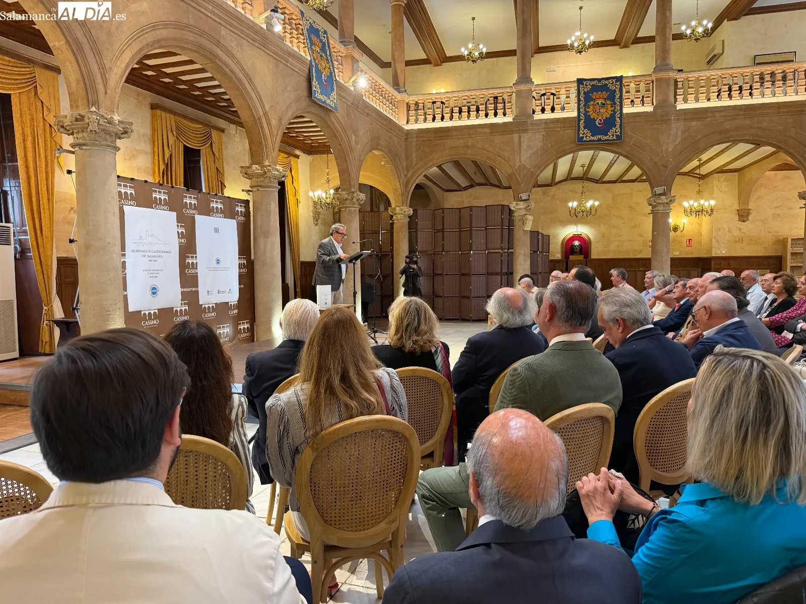 Presentación del libro aniversario que recopila los 75 boletines de la Academia de Gastronomía de Salamanca, en el Casino de Salamanca | FOTOS: V. Martins