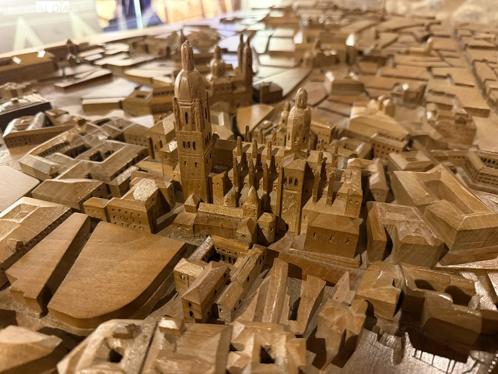 Imágenes de la maqueta de Salamanca en la iglesia de San Millán | FOTOS: V. Martins 
