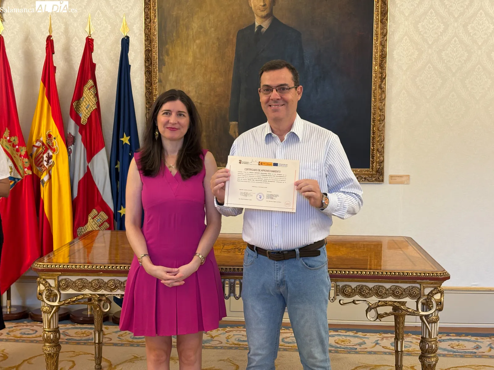 Entrega de los diplomas acreditativos a los 15 de los 25 alumnos que han completado alguna de las dos últimas acciones formativas del programa municipal Laboris Helmántica | FOTOS: Miguel González
