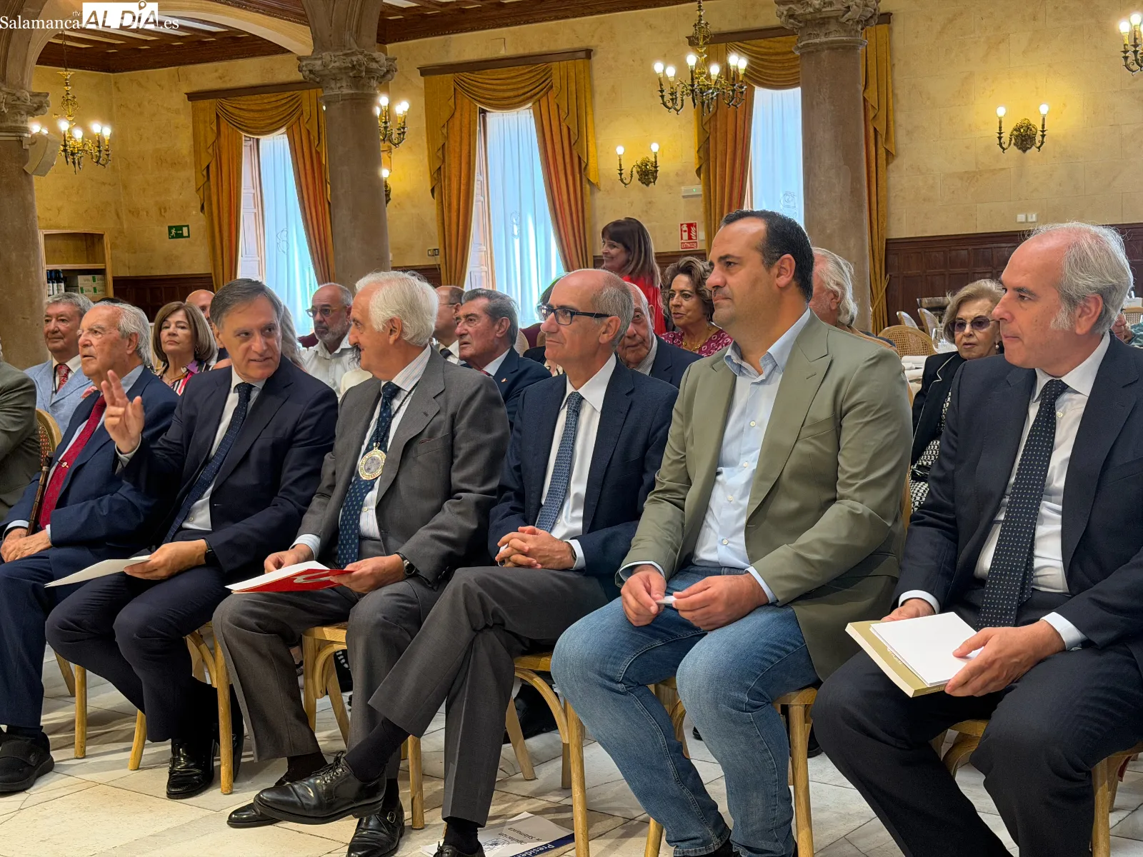 Presentación del libro aniversario que recopila los 75 boletines de la Academia de Gastronomía de Salamanca, en el Casino de Salamanca | FOTOS: V. Martins