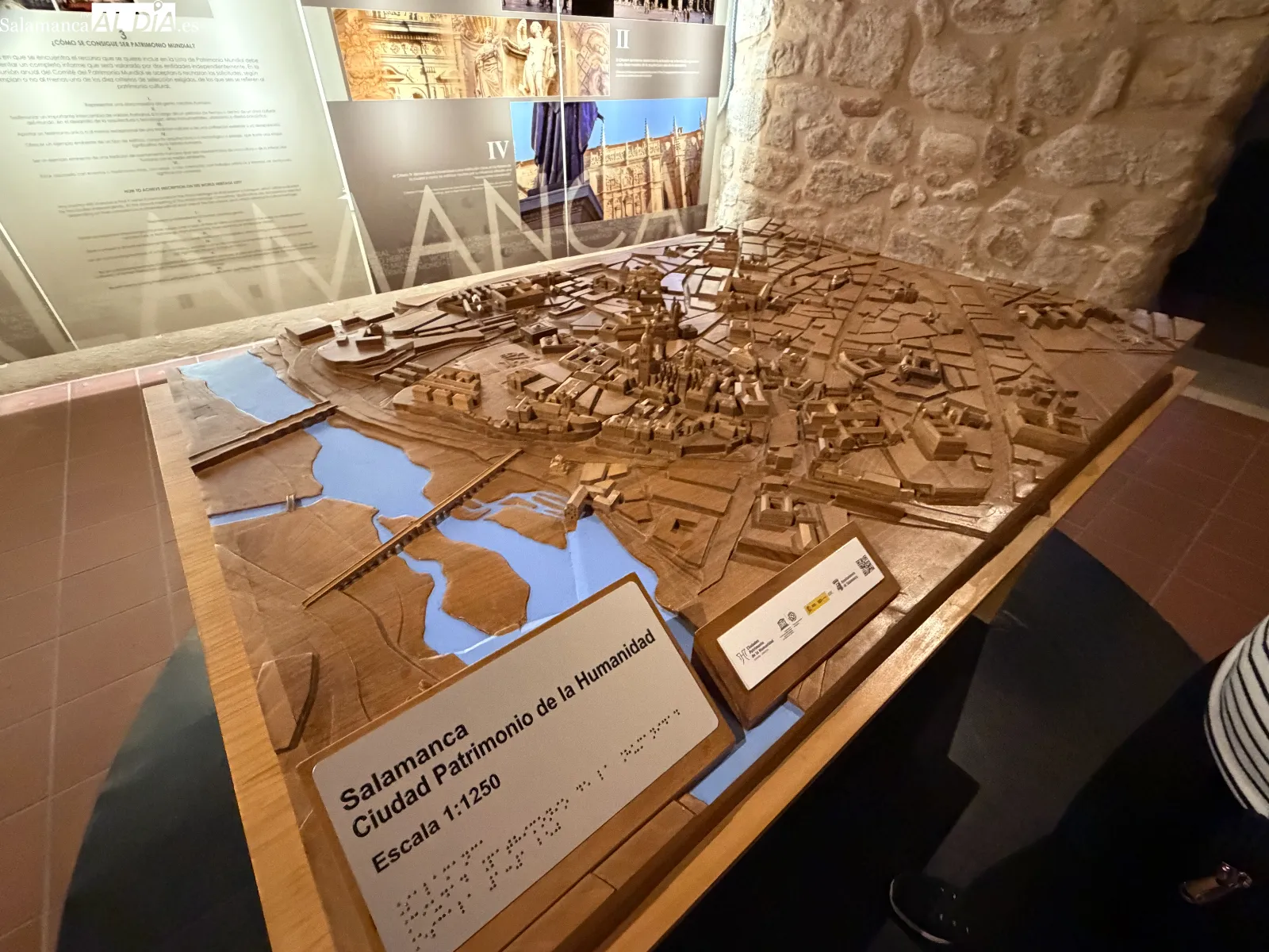 Imágenes de la maqueta de Salamanca en la iglesia de San Millán | FOTOS: V. Martins 