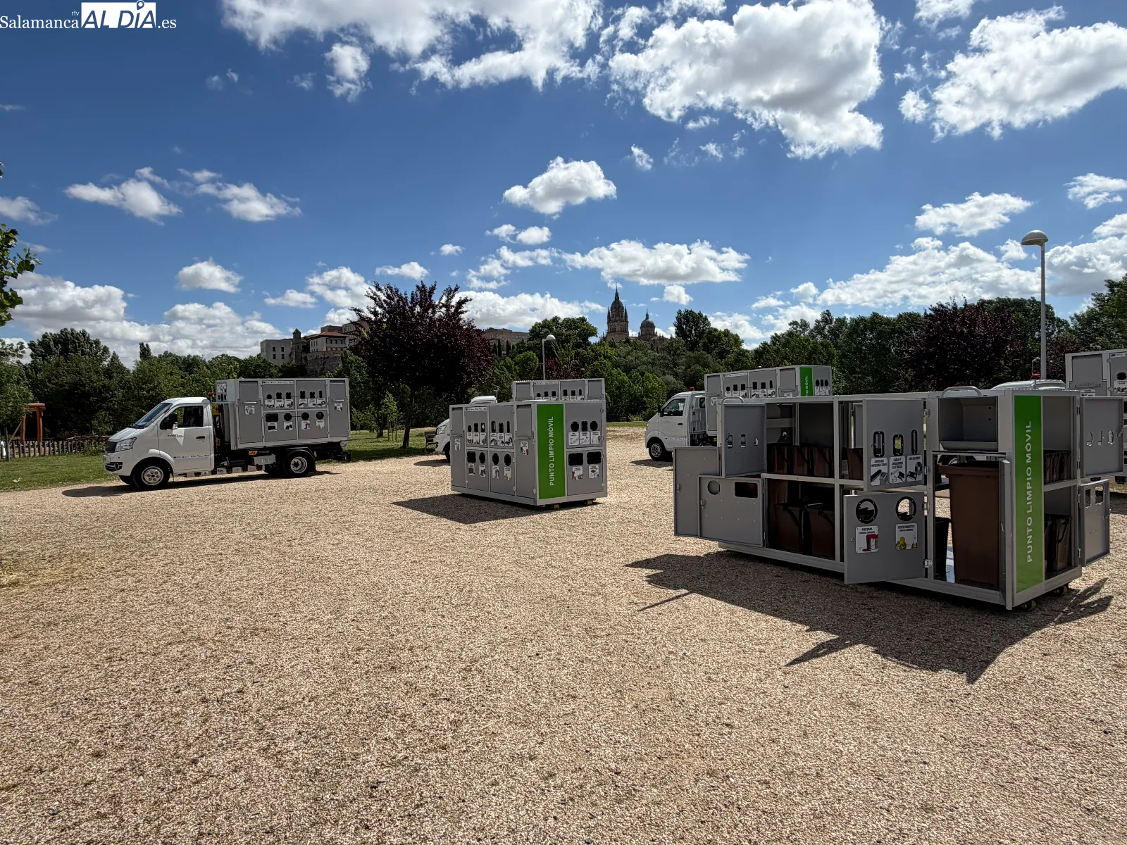 Salamanca capital y provincia estrenan puntos limpios móviles para seguir fomentando el reciclaje | FOTOS: V. Martins 