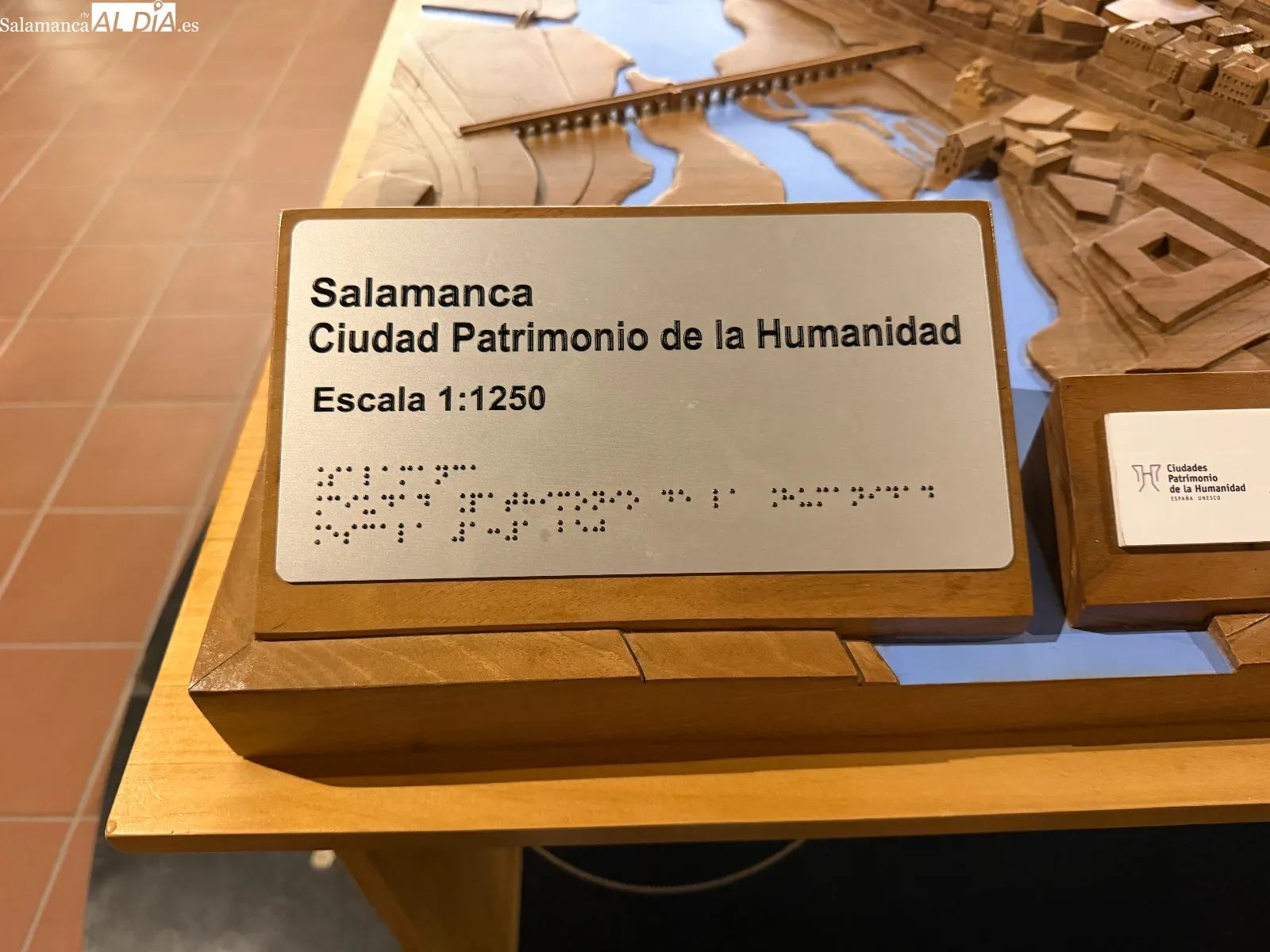 Imágenes de la maqueta de Salamanca en la iglesia de San Millán | FOTOS: V. Martins 