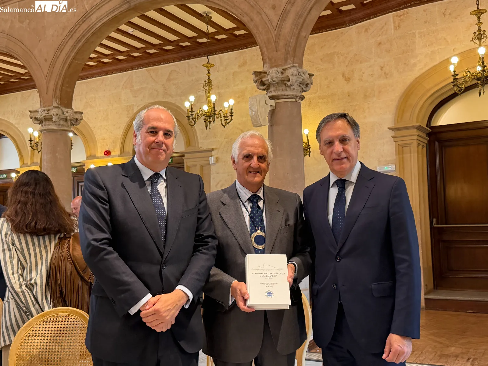 Presentación del libro aniversario que recopila los 75 boletines de la Academia de Gastronomía de Salamanca, en el Casino de Salamanca | FOTOS: V. Martins