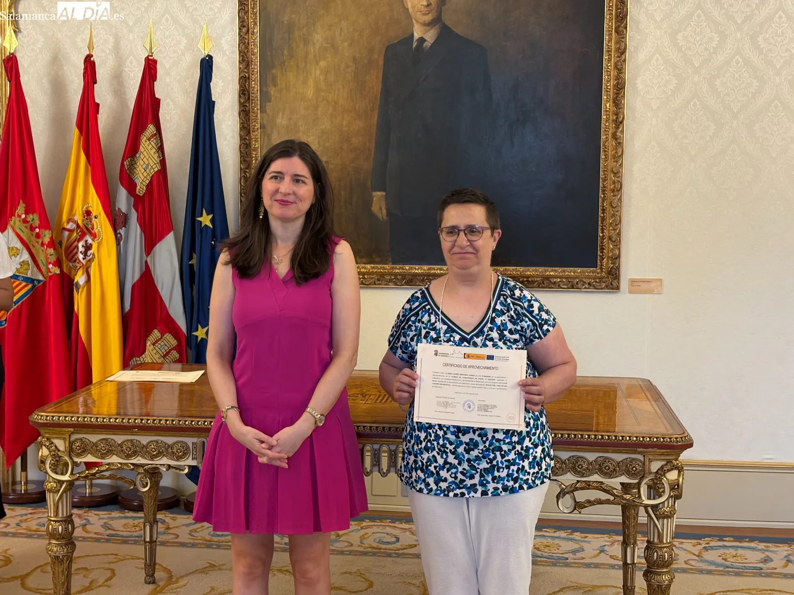 Entrega de los diplomas acreditativos a los 15 de los 25 alumnos que han completado alguna de las dos últimas acciones formativas del programa municipal Laboris Helmántica | FOTOS: Miguel González