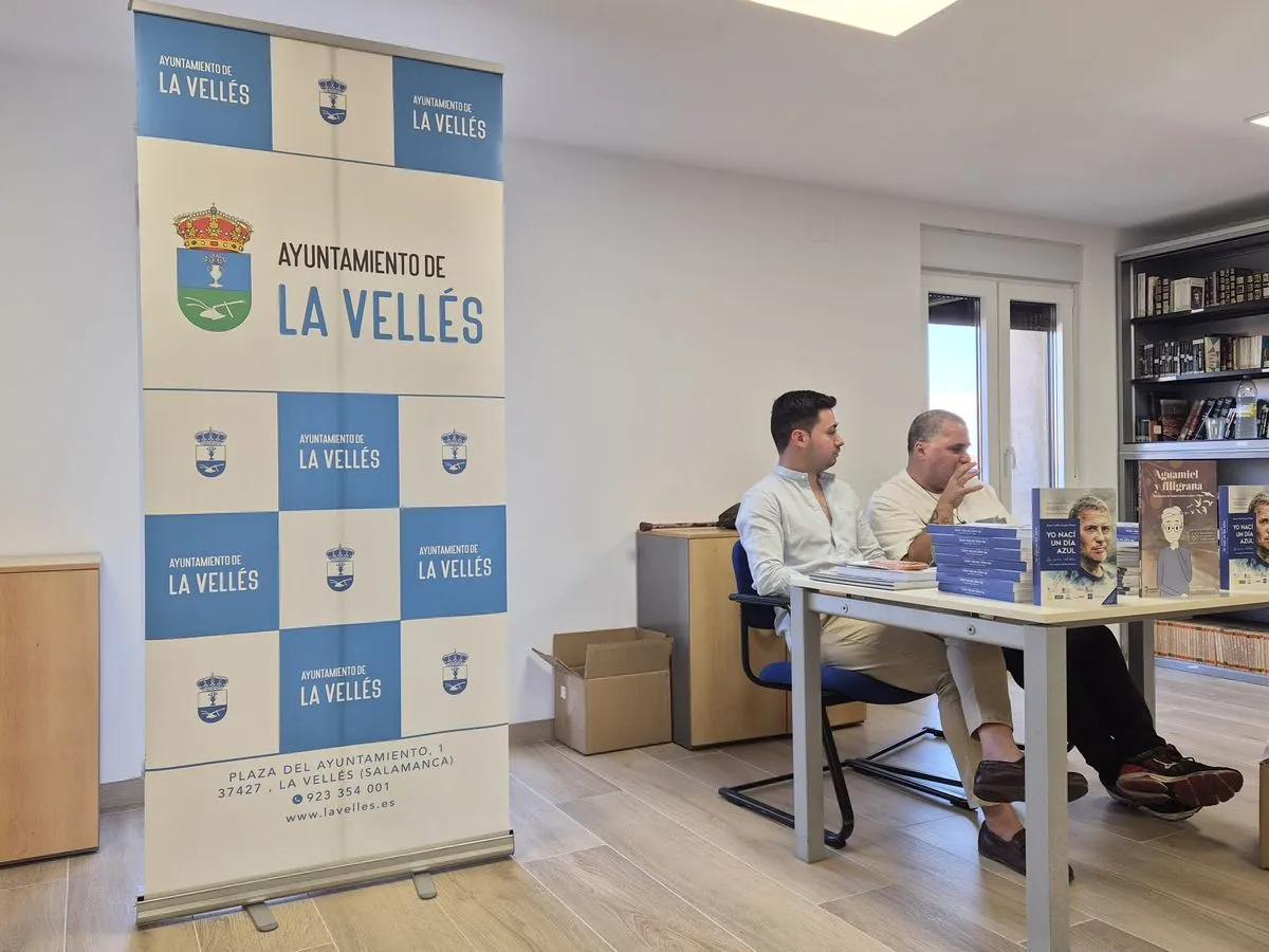 Presentación en La Vellés de Yo nací un día azul, obra de carácter autobiográfico, que plasma la experiencia de su autor, el escritor y periodista Juan Carlos López, tras sufrir un ictus hemorrágico severo 