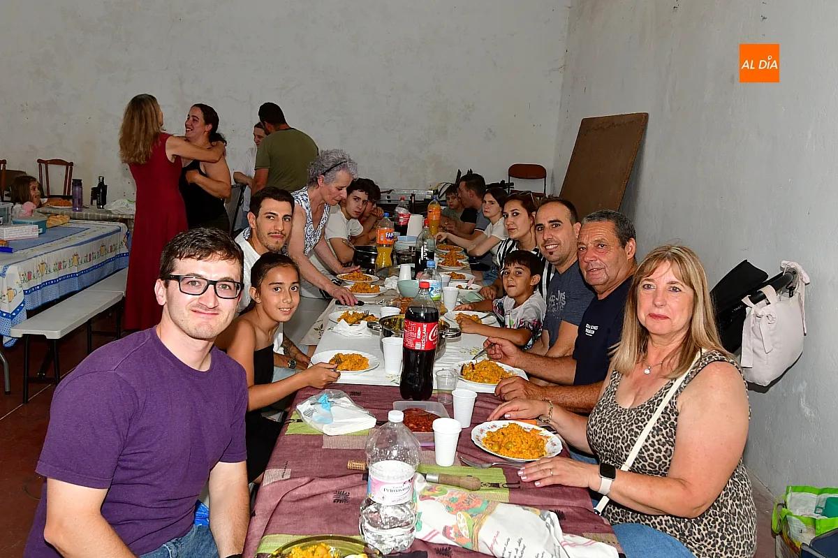 Paella popular por San Juan en Robleda