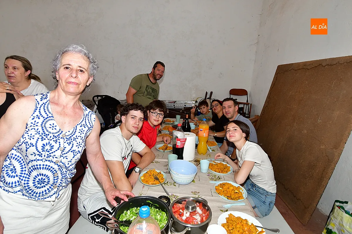 Paella popular por San Juan en Robleda