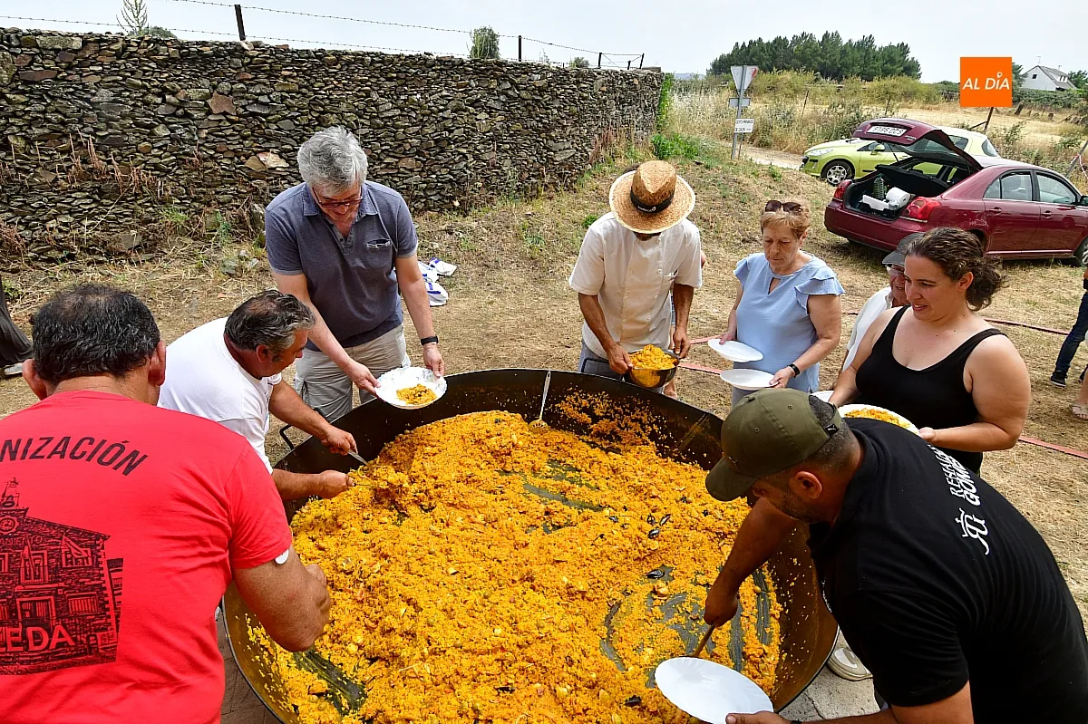 Paella popular por San Juan en Robleda