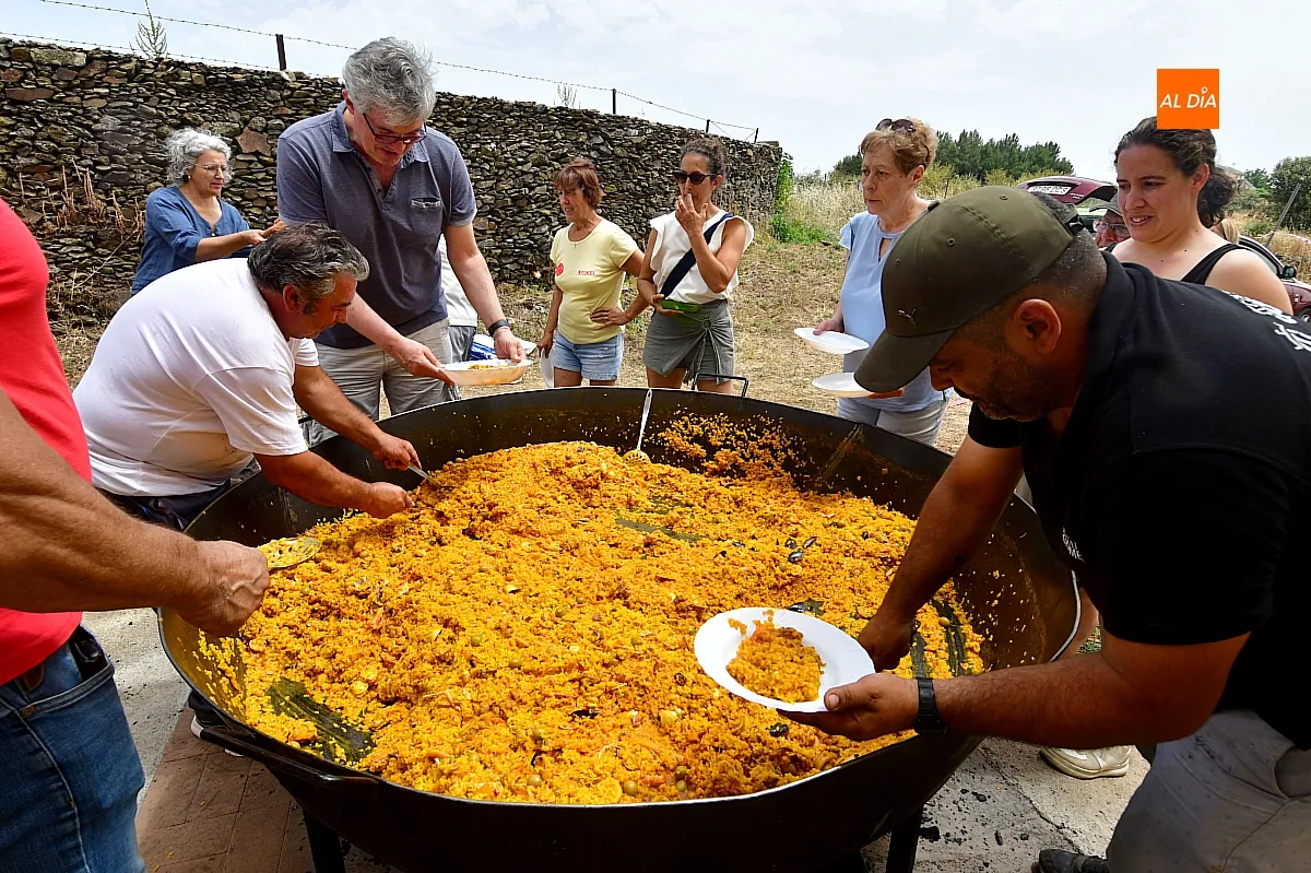 Paella popular por San Juan en Robleda