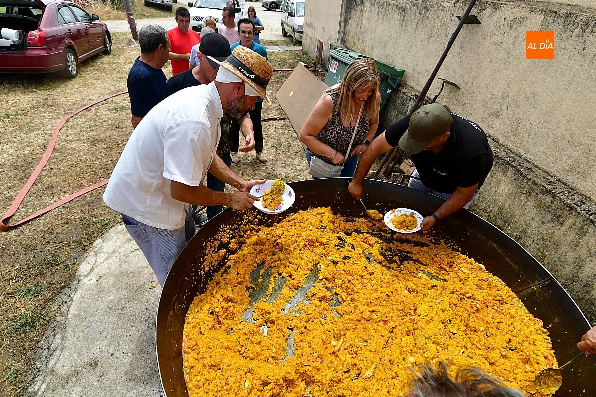 Paella popular por San Juan en Robleda